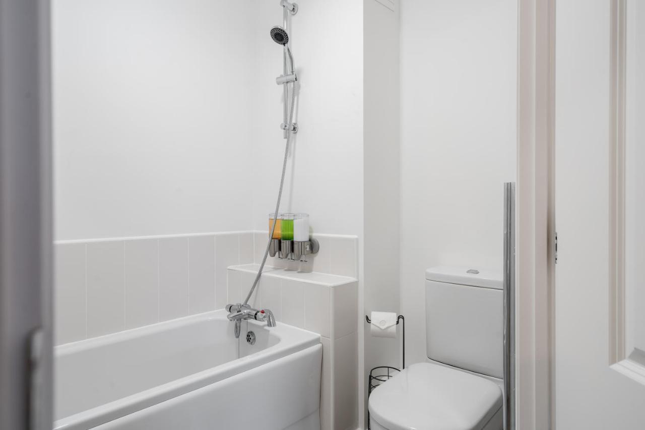 Lovely Modern 2 Bed City Centre Apartment With Free Parking - Double Or Twin Beds Available Γούλβερχαμπτον Εξωτερικό φωτογραφία