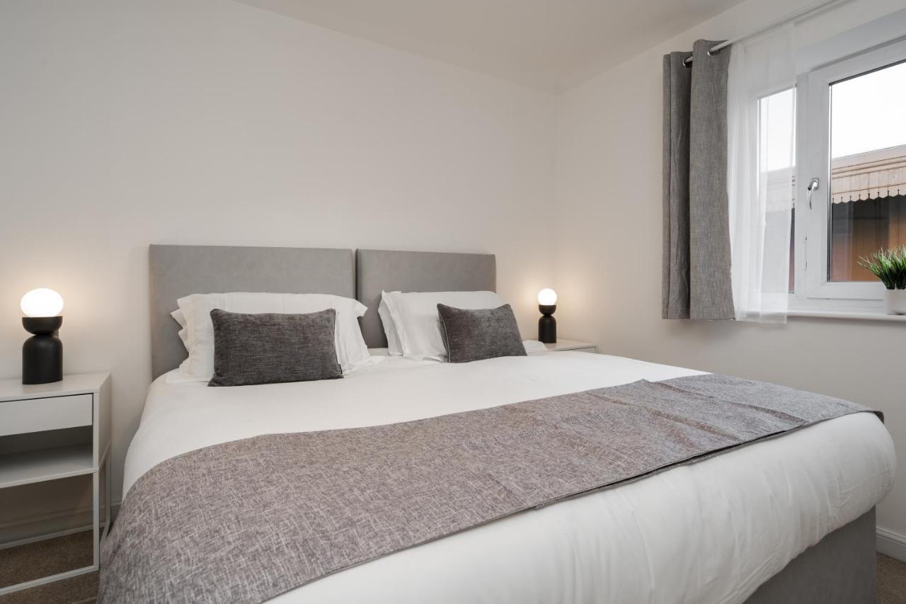 Lovely Modern 2 Bed City Centre Apartment With Free Parking - Double Or Twin Beds Available Γούλβερχαμπτον Εξωτερικό φωτογραφία