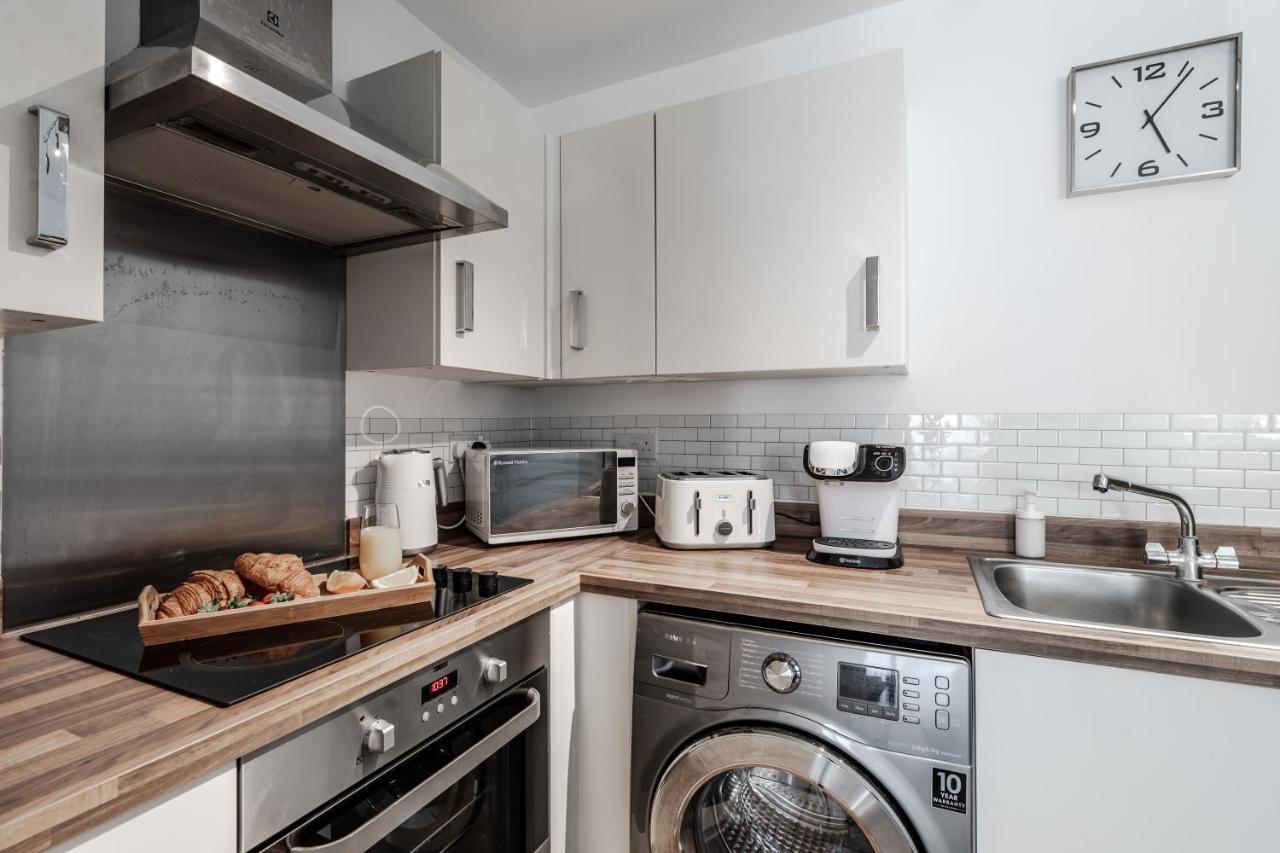 Lovely Modern 2 Bed City Centre Apartment With Free Parking - Double Or Twin Beds Available Γούλβερχαμπτον Εξωτερικό φωτογραφία