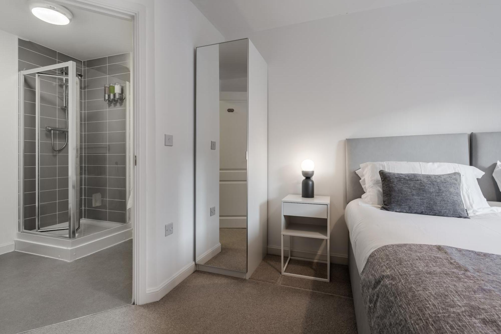 Lovely Modern 2 Bed City Centre Apartment With Free Parking - Double Or Twin Beds Available Γούλβερχαμπτον Εξωτερικό φωτογραφία