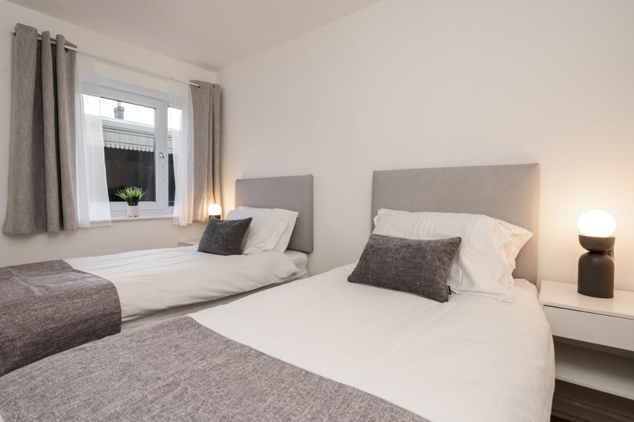 Lovely Modern 2 Bed City Centre Apartment With Free Parking - Double Or Twin Beds Available Γούλβερχαμπτον Εξωτερικό φωτογραφία