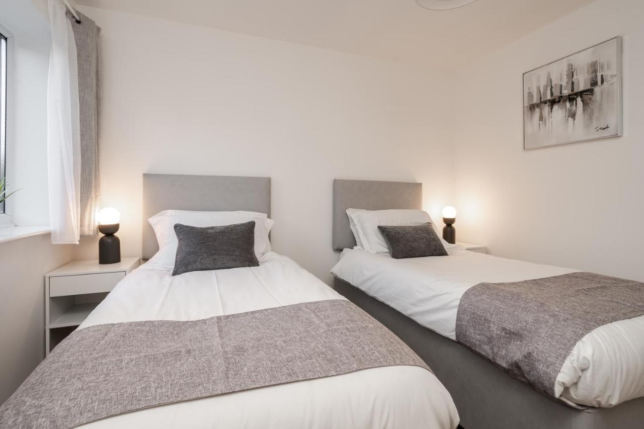 Lovely Modern 2 Bed City Centre Apartment With Free Parking - Double Or Twin Beds Available Γούλβερχαμπτον Εξωτερικό φωτογραφία